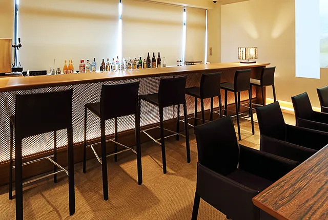 夜のCafe＆Bar楽座のカウンター席
